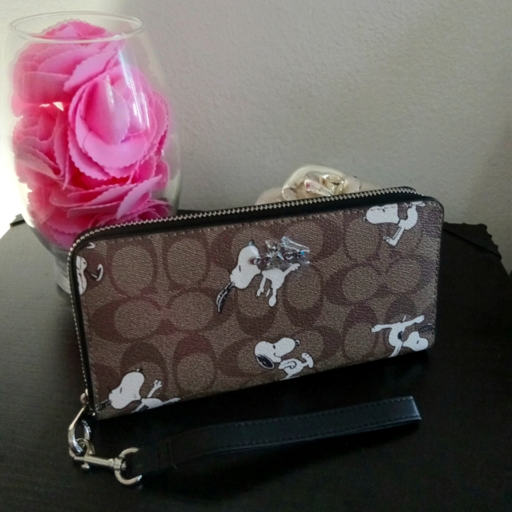 COACH Snoopy Wallet NWOT